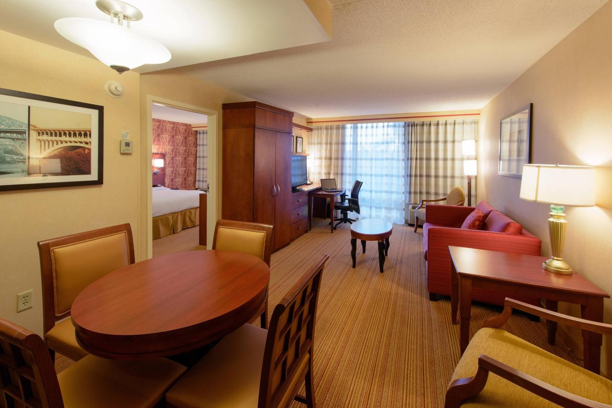Courtyard By Marriott Canton North Canton Exterior photo