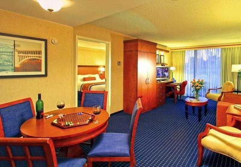 Courtyard By Marriott Canton North Canton Exterior photo